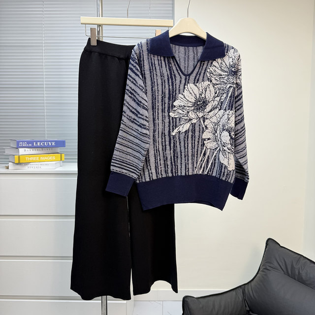 
Mom's autumn suit two-piece set middle-aged and elderly women's clothing 2025 new loose tops and pants mother-in-law sweater