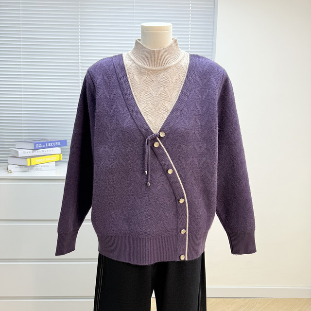 
New Chinese style mother's clothing plus velvet sweater for middle-aged and elderly women in winter fashion thickened fake two-piece top one-piece velvet bottoming shirt