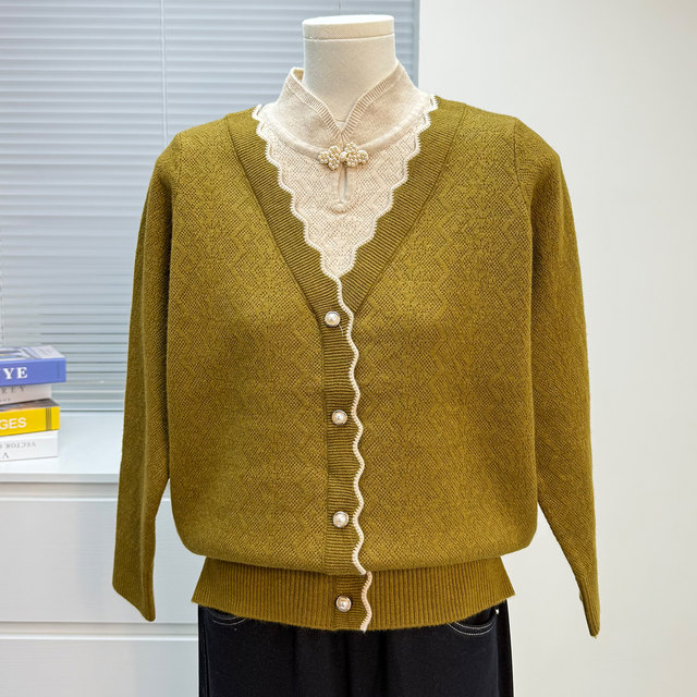 
Mom's autumn dress fake two-piece sweater 2025 new middle-aged and elderly women's loose tops autumn and winter knitted base shirt