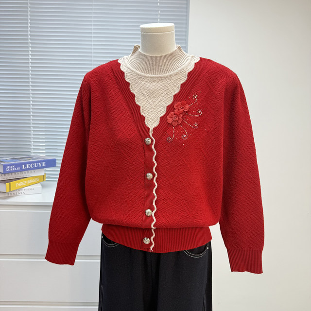 
Mom's autumn and winter holiday two-piece tops 2025 new style middle-aged and elderly women's clothing plus velvet thickened bottoming shirt sweater