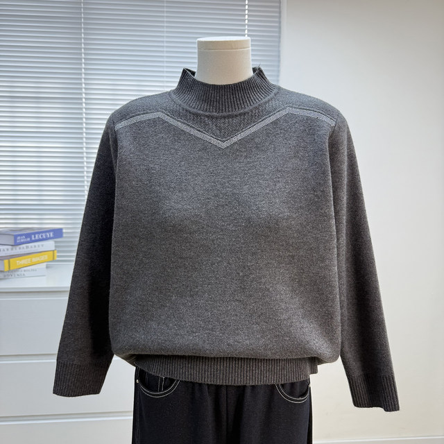 
Middle-aged and elderly mothers' fleece sweater women's winter thickened and versatile 2025 new style foreign style top knitted bottoming shirt