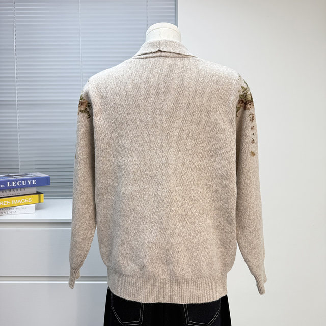 
Mom's autumn and winter sweater women's 2025 new middle-aged and elderly fashion women's loose woolen sweater tops and bottoming shirts