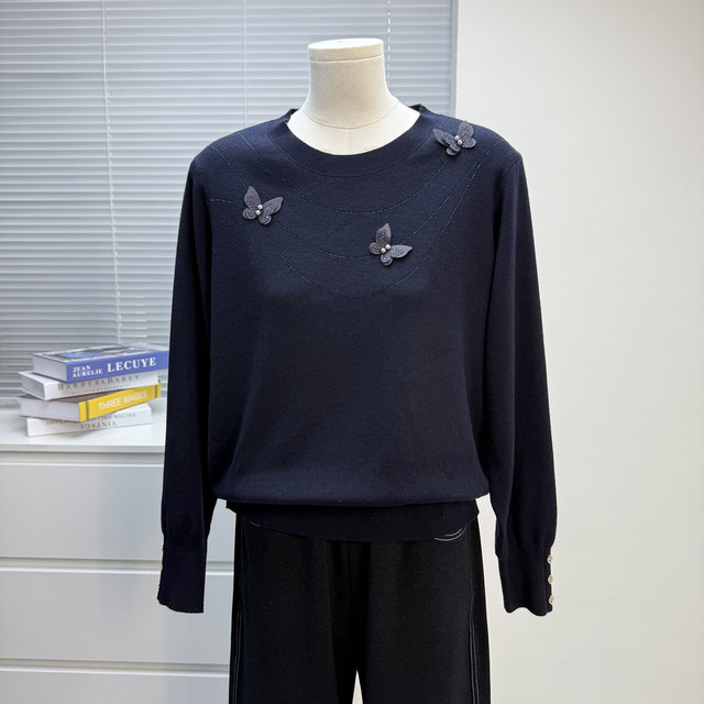 
Middle-aged mother autumn sweater women 2025 new middle-aged and elderly fashion women's loose tops round neck bottoming shirt