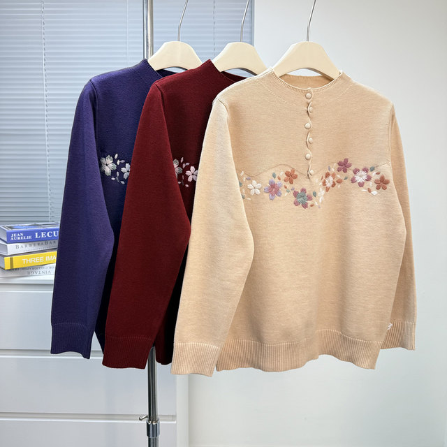
Mom's Autumn Embroidered Sweater Women's 2025 New Middle-aged and Elderly Fashion Women's Loose Tops Autumn and Winter Bottoming Shirts