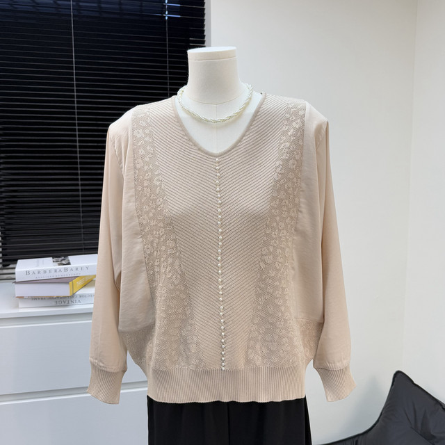 
Mom wear spring and autumn sweater for middle-aged and elderly women and middle-aged women's fashionable spliced ​​long-sleeved shirt thin temperament loose top