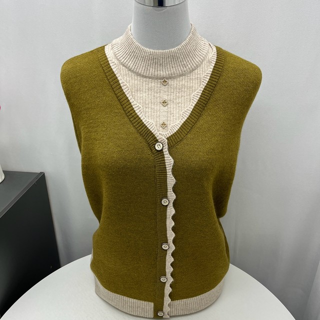 
Mom's velvet sweater for women in winter, one-piece velvet for middle-aged and elderly people, loose and warm, with fake two-piece tops and bottoming shirts