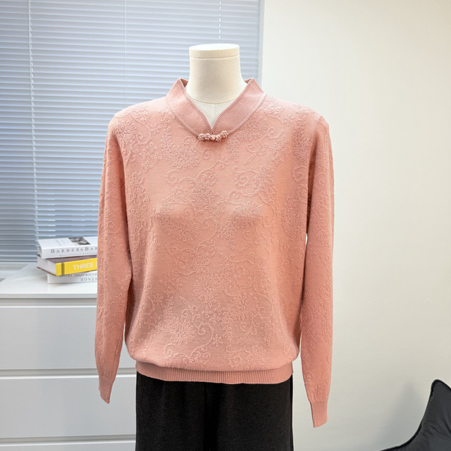 Mom's autumn sweater 2025 new fashionable top middle-aged and elderly women's sweater thin base sweater