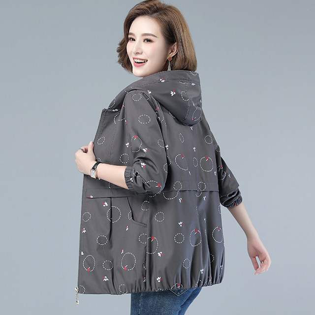 2025 Spring and Autumn New Middle-aged and Elderly Coat Women's Loose and Fashionable Large Size Mother's Pure Cotton Trench Coat Women's Polka Dot Top
