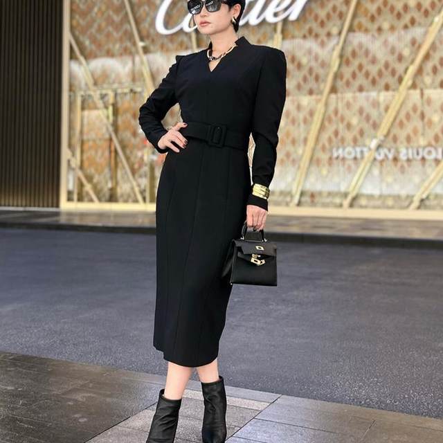 V-neck Waist Closing Dress Warm Temperament Women
