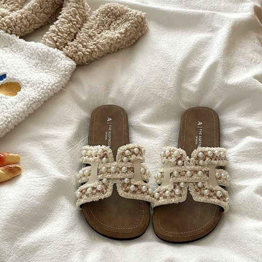 Romantic and gentle wind ~! Pearl French lazy holiday style sandals for women in summer ins outside flip flops