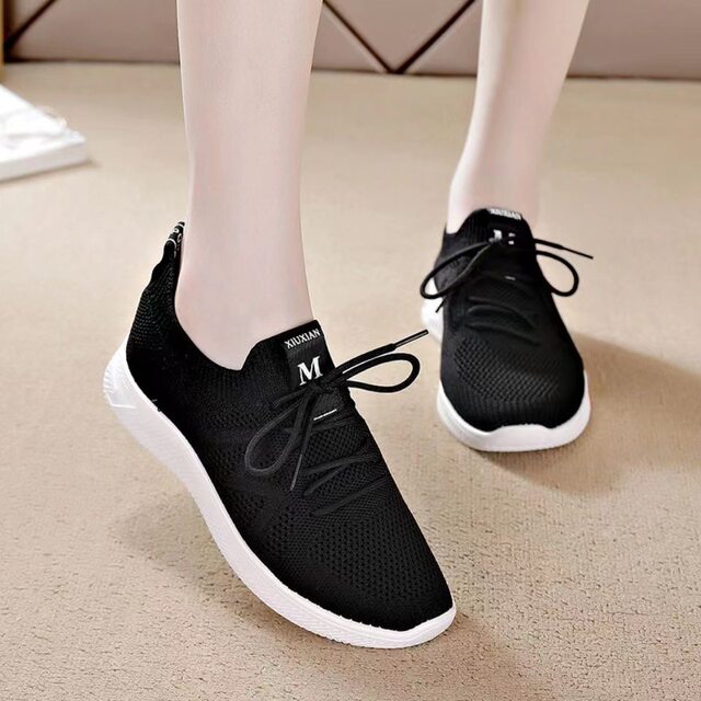 2025 spring and summer mesh breathable sports shoes Korean style middle school students white shoes women's soft sole running and travel shoes