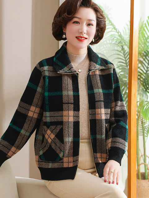 Middle-aged mother's coat Spring and Autumn 2025 new style middle-aged and elderly women's spring clothes lapel plaid knitted tweed top