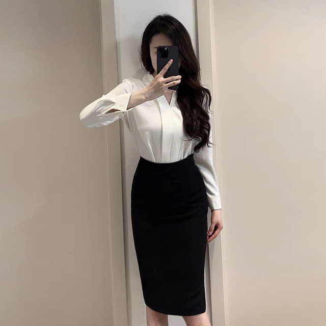 Fat MM large size women's professional shirt interview work clothes long sleeve chiffon shirt V-neck shirt base shirt 200 Jin [Jin equals 0.5 kg]