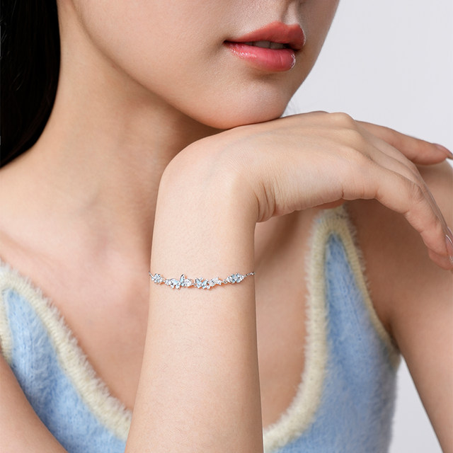 
Catiro Starry Night Garden Butterfly Bracelet for Women 925 Silver Light Luxury Niche Design Premium Birthday Gift for Girlfriend