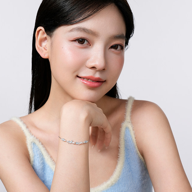 
Catiro Starry Night Garden Butterfly Bracelet for Women 925 Silver Light Luxury Niche Design Premium Birthday Gift for Girlfriend