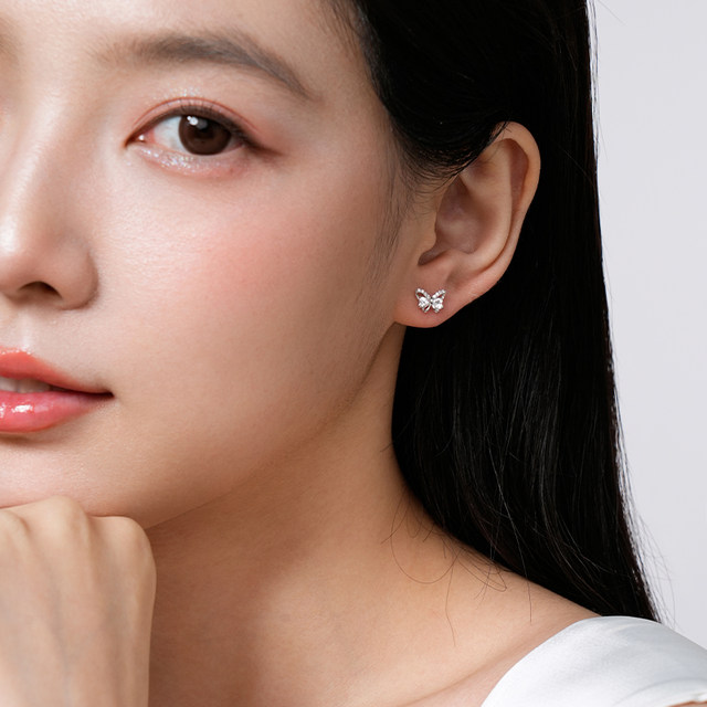 
Cardiro Heart-moving Butterfly Dancing Earrings 925 White Earrings Women's Temperament High-end Female Ear Piercing Birthday Gifts for Girlfriends