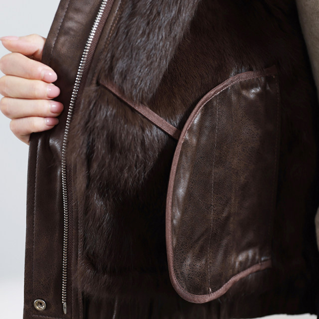 Women's 2025 new winter short style, age-reducing temperament, fox fur collar, genuine leather coat
