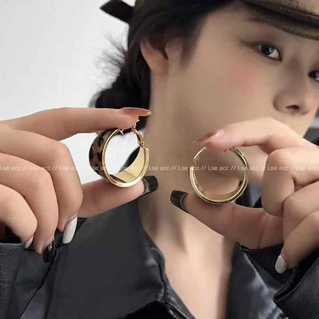 Retro geometric wide-brimmed leopard print circle earrings women's autumn and winter new high-end exaggerated niche temperament earrings