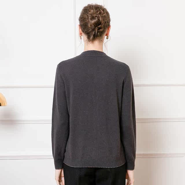 Enjoy the years, middle-aged and elderly mothers' woolen sweaters, stylish embroidered knitted cardigans, loose large size autumn and winter tops, authentic