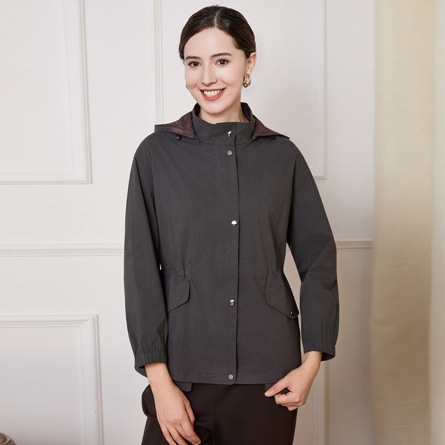 
Appreciation of the years, middle-aged and elderly women's clothing, hooded windbreaker jacket, 2025 autumn clothes, new fashionable large-size mother's clothing