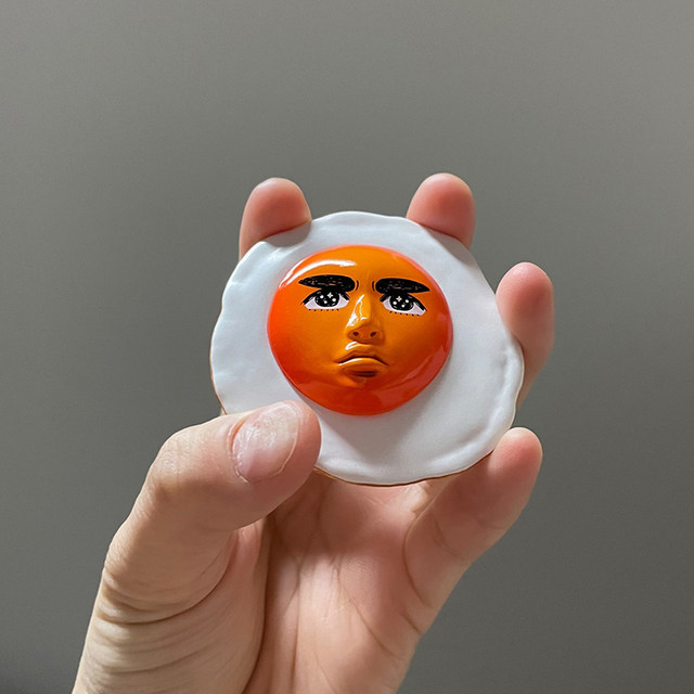 Japan's genuine QUALIA beautiful man's face omelette gashapon egg yolk food mimicry spoof trendy ornaments