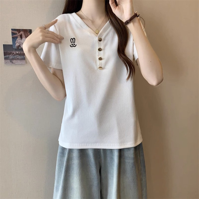 Black V -neck short -sleeved T -shirt Ms. 2023 Summer design sense embroidery, loose large size, shoulder top