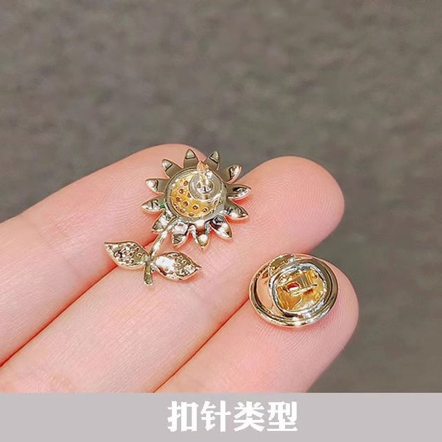 Bow anti-exposed artifact high-end small brooch for women versatile summer sewing pins fixed clothes collar accessories