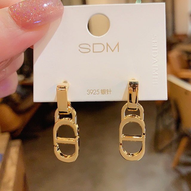 Retro metal cold style earrings for female Internet celebrities, versatile earrings, high-end earrings, 2025 new hot style