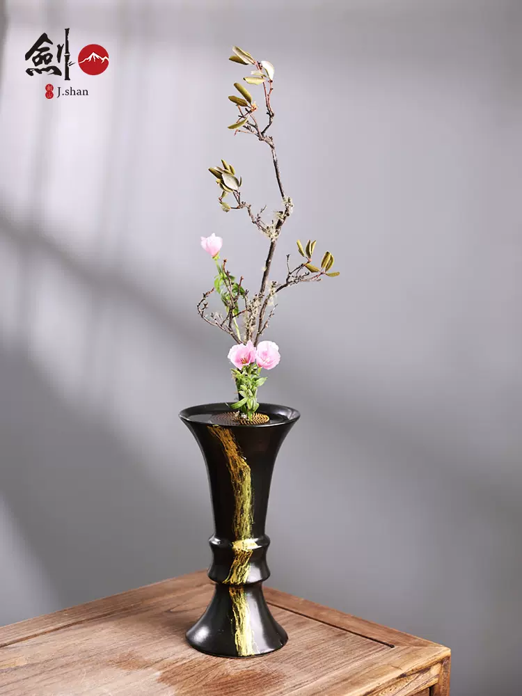 古い菱形花瓶 金属製 花器 楓 いけ花 茶道具 - 通販 - solarenergysas