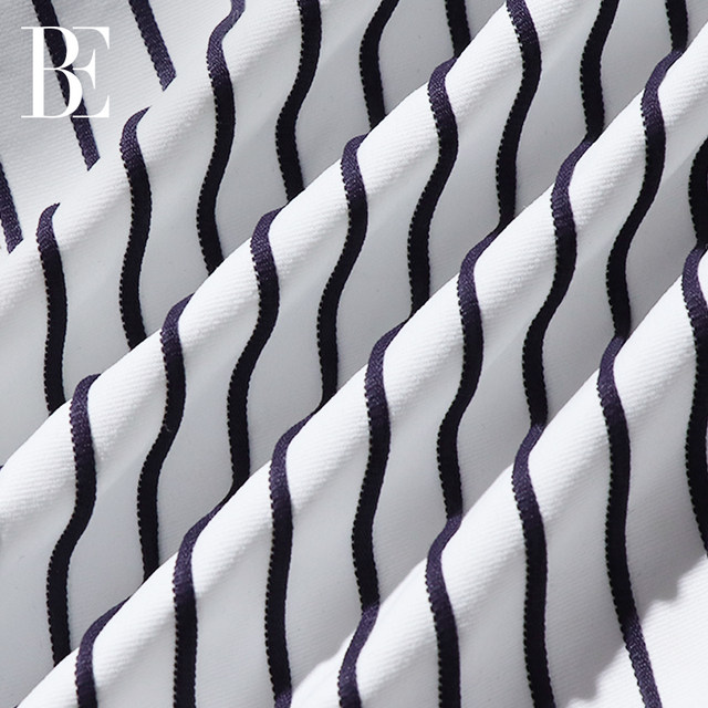 Fan De'an one-piece swimsuit women's triangle one-piece short-sleeved conservative slimming gathered backless bow hot spring vacation