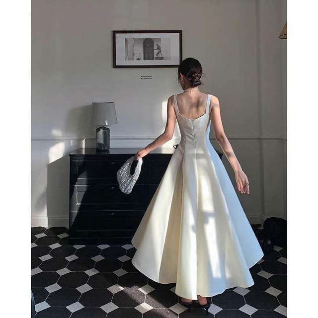 Large size women's French Hepburn style white suspender dress with high-end and luxurious versatile waist-covering dress