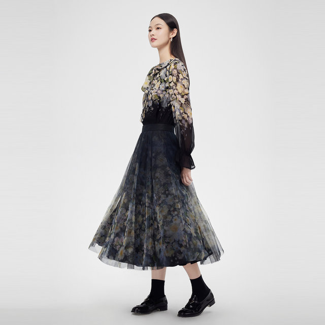 VGRASS silhouette-level silk positioning printed long-sleeved shirt for women 24 spring new neckline streamer VSX3P11040