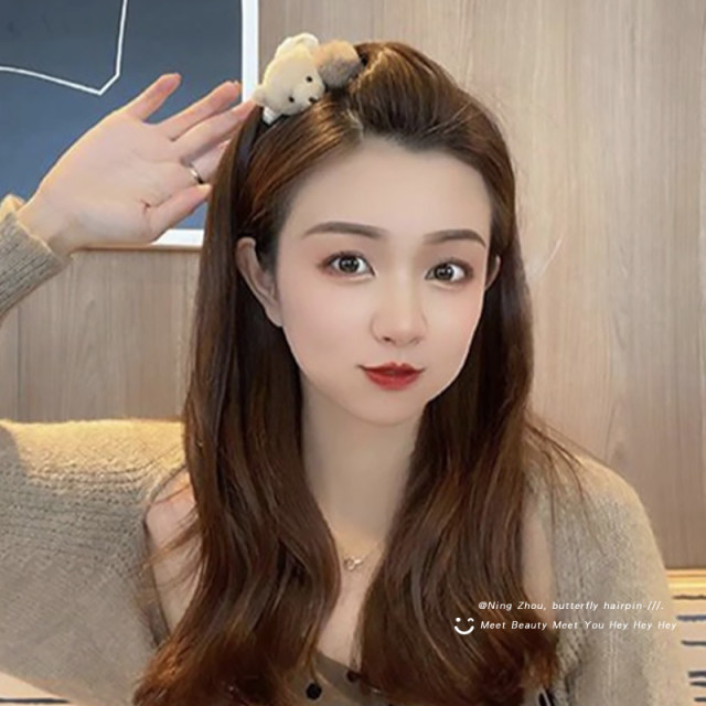 Hair hair clip cute autumn and winter plush bears grab the women's high -level sense front forehead bangs clip headwear hair card
