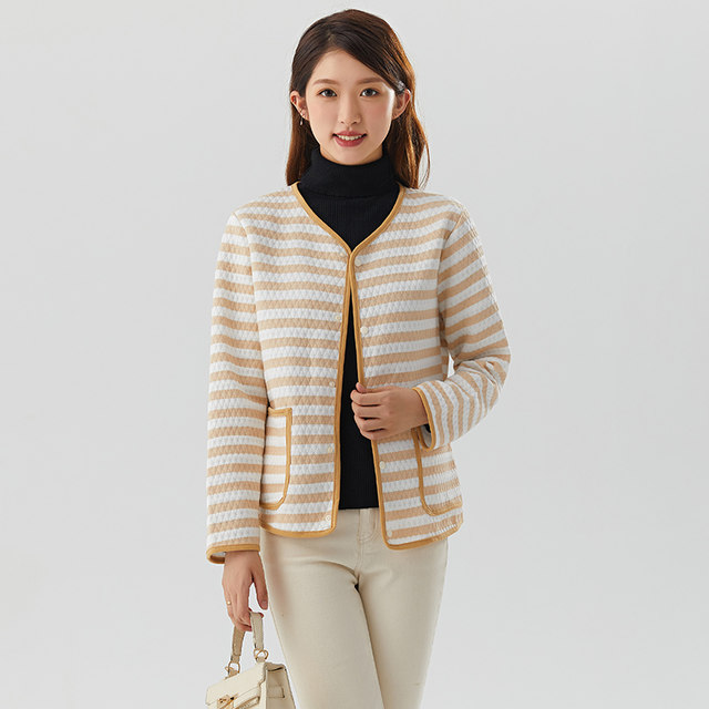 Middle -aged and elderly warm underwear installed three layers of cotton cotton cotton spring and autumn cotton large -size cardigan double pocket women's long sleeves
