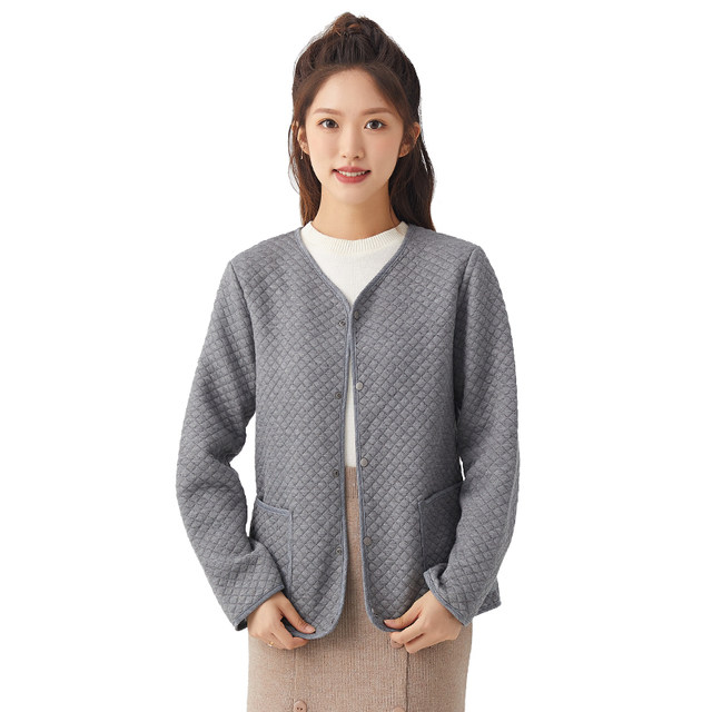 Middle -aged and elderly warm underwear installed three layers of cotton cotton cotton spring and autumn cotton large -size cardigan double pocket women's long sleeves
