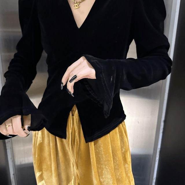 French temperament celebrity V-neck bubble trumpet sleeve waist slit versatile women velvet retro slim body sleeves