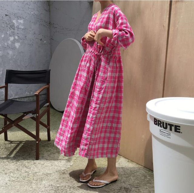 Korean version of V -neck tie thin long sleeve cotton and linen dress women's French retro lattice long skirt large size casual A -line skirt
