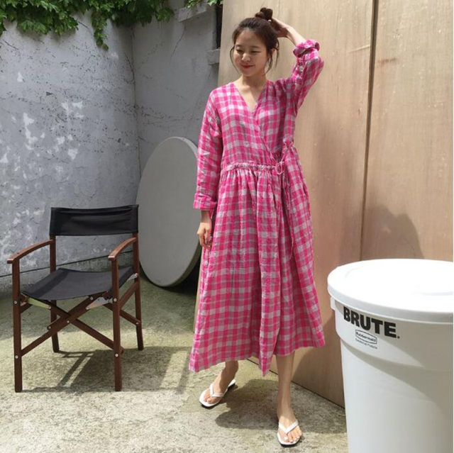 Korean version of V -neck tie thin long sleeve cotton and linen dress women's French retro lattice long skirt large size casual A -line skirt
