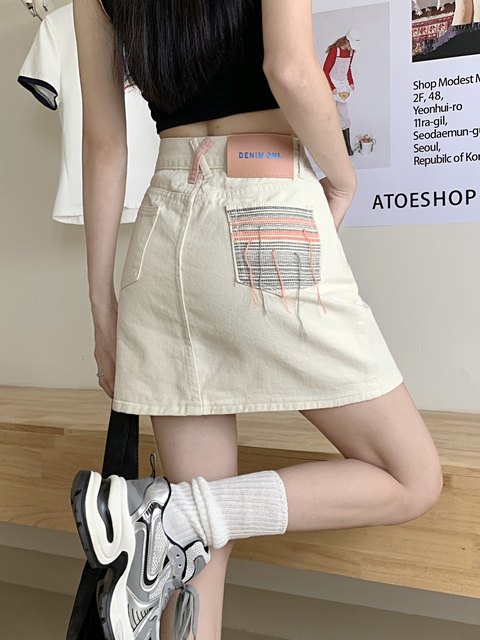 Off-white denim skirt for women in summer large size new high-waisted small anti-exposure A-line white hip-pack skirt