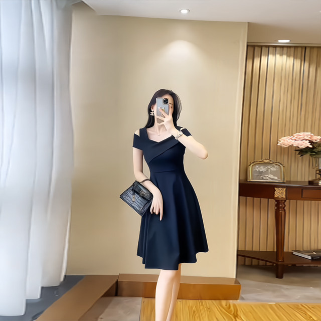 French Hepburn style black strapless dress for women summer 2025 new style slimming suspender skirt for small fat mm