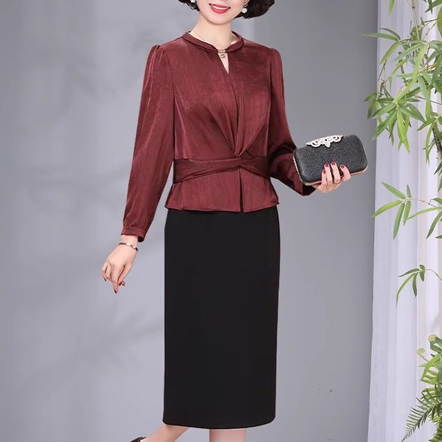 Middle-aged mother's high-end dress fake two-piece 2025 autumn outfit new style Xi's mother-in-law wedding dress usually wear