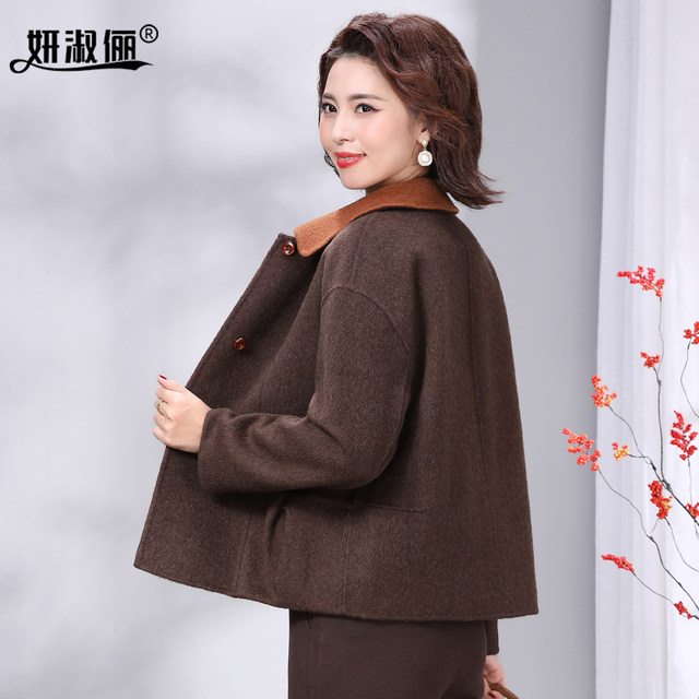 
Mom's double-sided cashmere short coat with contrast collar is popular this year 2025 new autumn and winter woolen coat for small people
