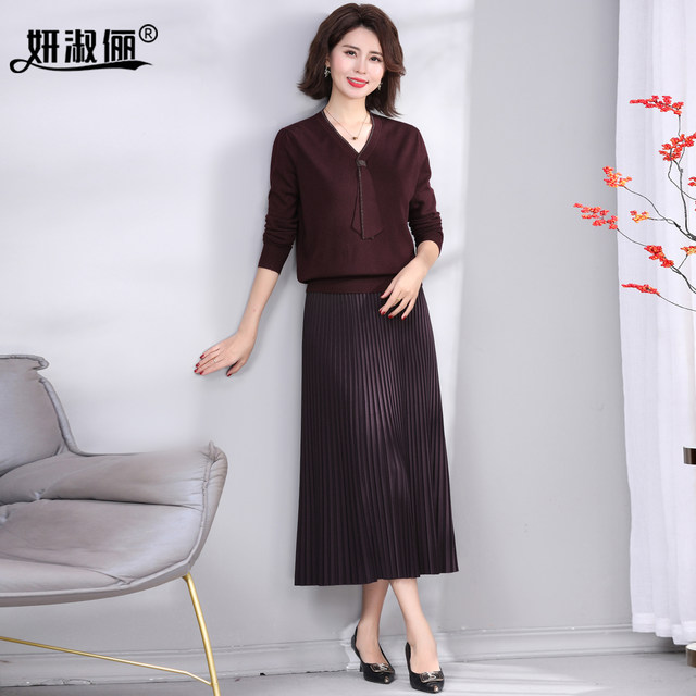 
50-year-old mother's fashionable wool sweater top Burgundy 2025 autumn new age-reducing skirt suit