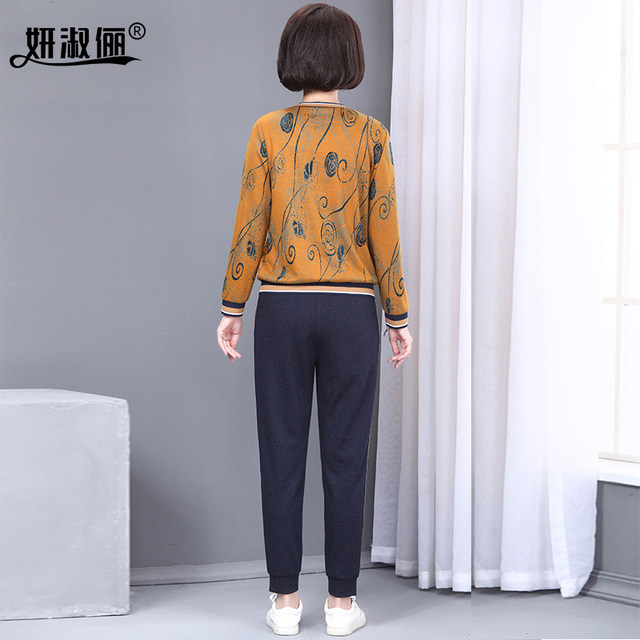 Mom's autumn and winter bottoming shirt, sweatshirt, fashionable sports suit, new style noble loose mink velvet top for middle-aged and elderly people