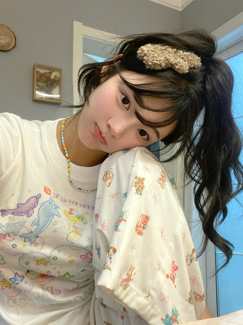 Colorful cartoon doodle print shoulder T-shirt for women in summer casual versatile slim small cotton short-sleeved top