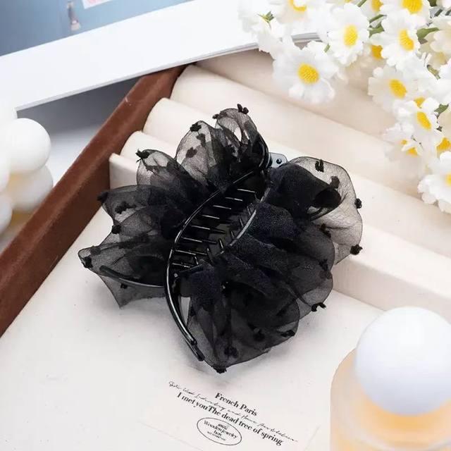 
2025 spring and summer new pleated mesh banana clip high-end temperament versatile simple and elegant meatball clip hair accessories