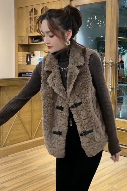 Lamb fur vest women's short European 2025 autumn and winter vest Korean style loose fur integrated outer vest jacket