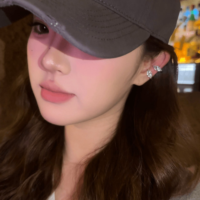 Simple water droplet inlaid diamond ear clip 2025 new high-end angel wings without ear piercing without holes ear bone clip ear decoration