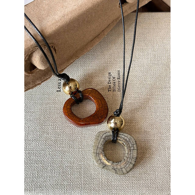 Camel bone pendant necklace women's light luxury temperament high-end long autumn and winter sweater chain 2025 new decorative accessories