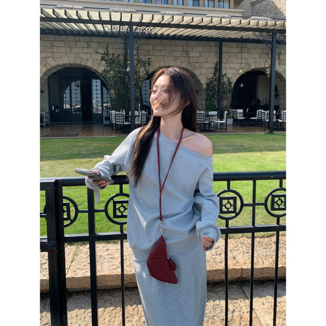 Pusumede off-shoulder sweatshirt for women loose casual and simple lazy pullover one-shoulder temperament slim top